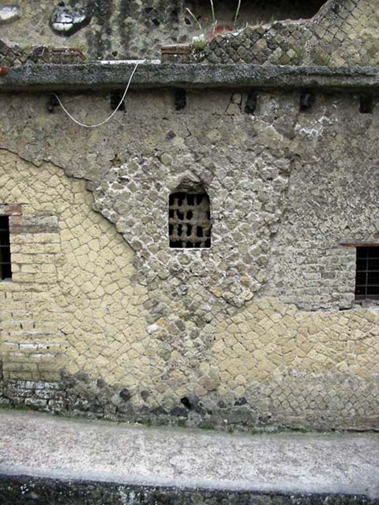 V.8, Herculaneum. May 2003.
Looking east towards exterior frontage, the middle window giving light into room 8.
Photo courtesy of Nicolas Monteix.